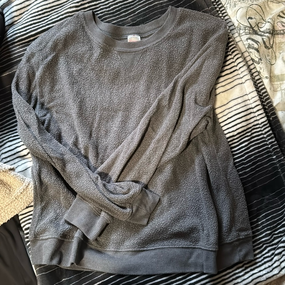 Grey textured sweatshirt, size medium ruffle